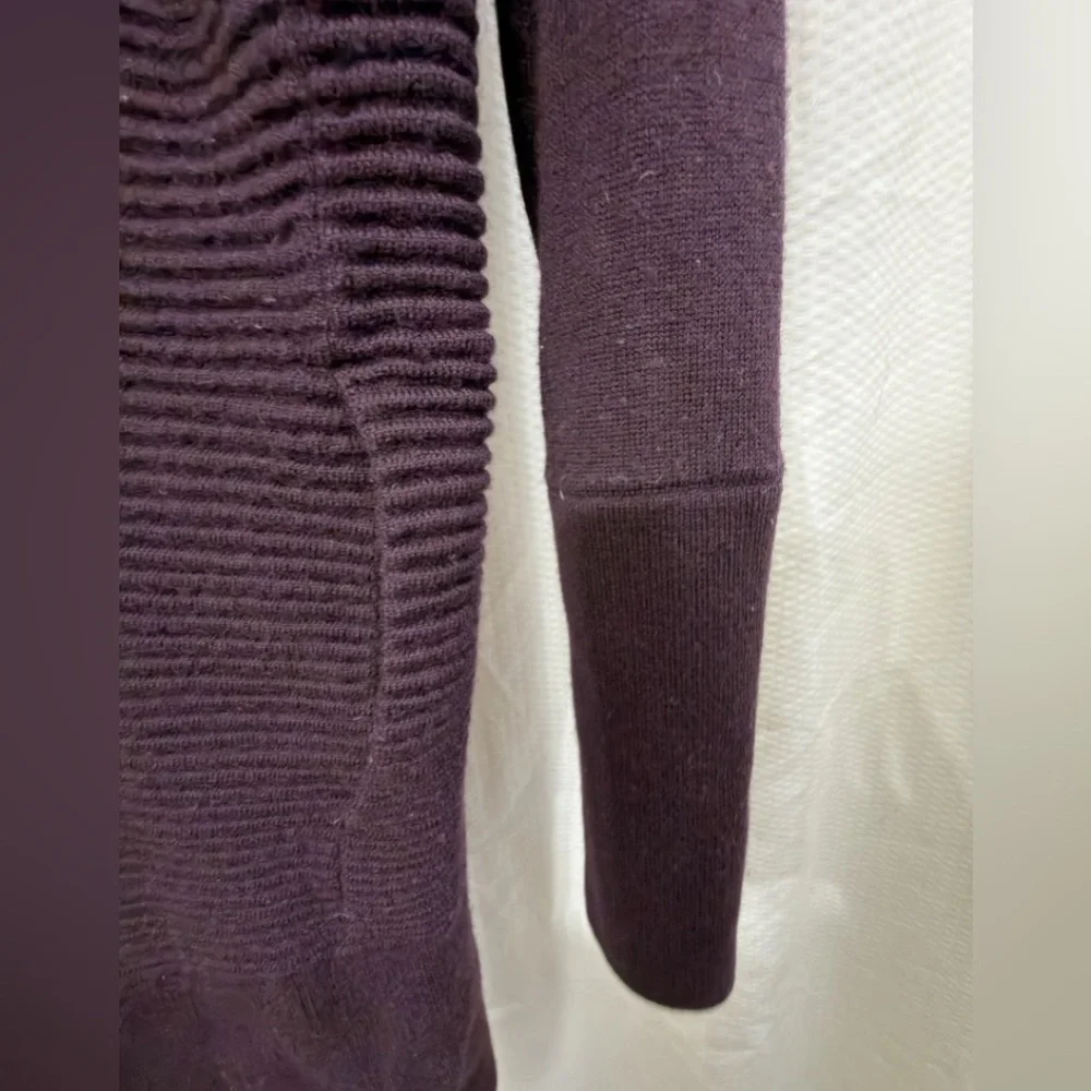 Lululemon Sit‎ In Lotus Wrap II 100% Merino Wool Black Cherry Women's Sz 2 EUC